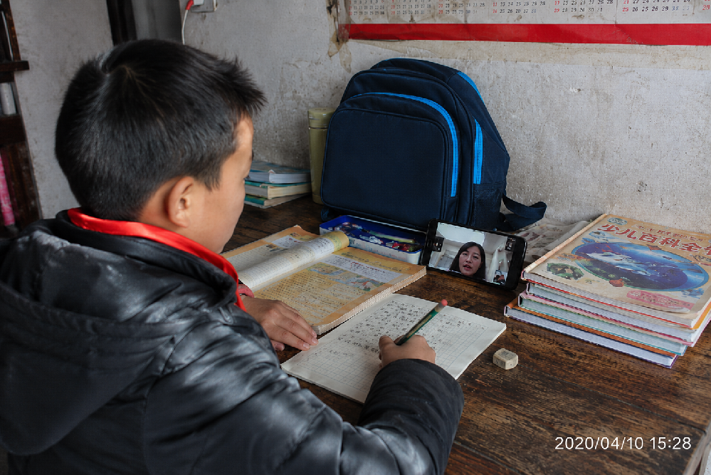 同德会开展“停课不停学”线上学习支持行动，为部分缺少学习资源的孩子提供课外读物、学习资料和远程陪伴支持